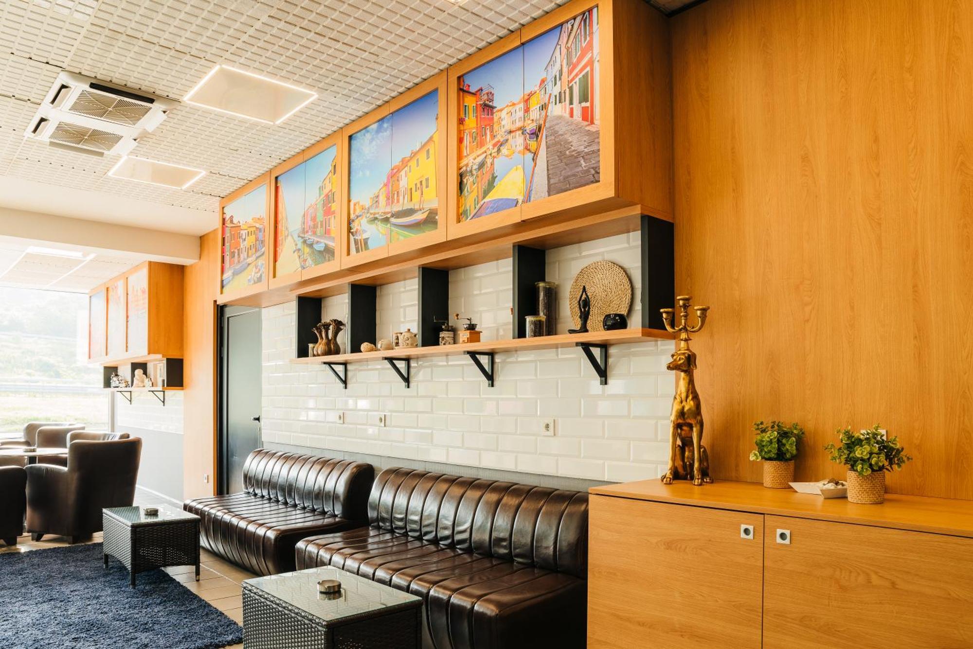 Hotel Ihtiman Eksteriør bilde